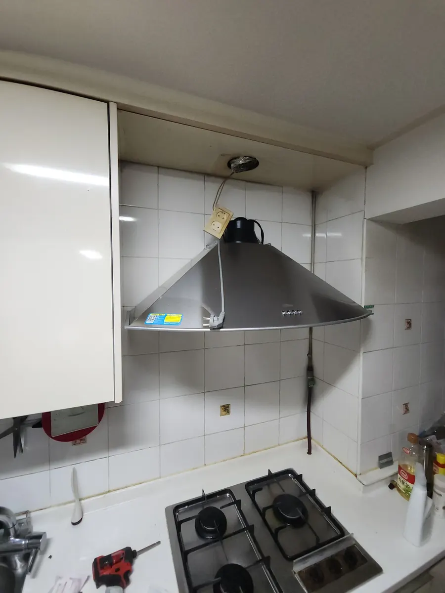 침니후드 — 후드를 뗀 벽